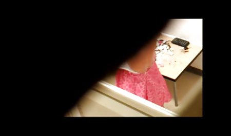 نزل وهمية جنس اجنبي وعربي أرباب العمل الناضجة حول المراهقين تفوح منه رائحة العرق