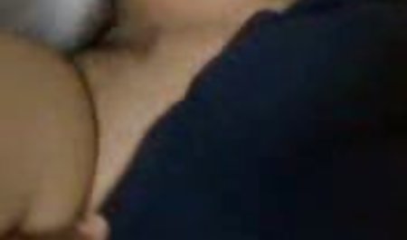 انها تظهر جسدها الجميل في غرفة خلع جنس عربى منزلى الملابس الحمار ، كس ، الثدي ، والساقين